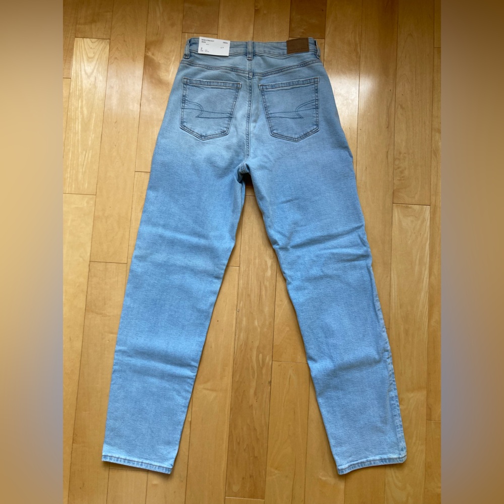 American Eagle Outfitters High Rise Light Blue Mom Jeans - Picture 3 of 6